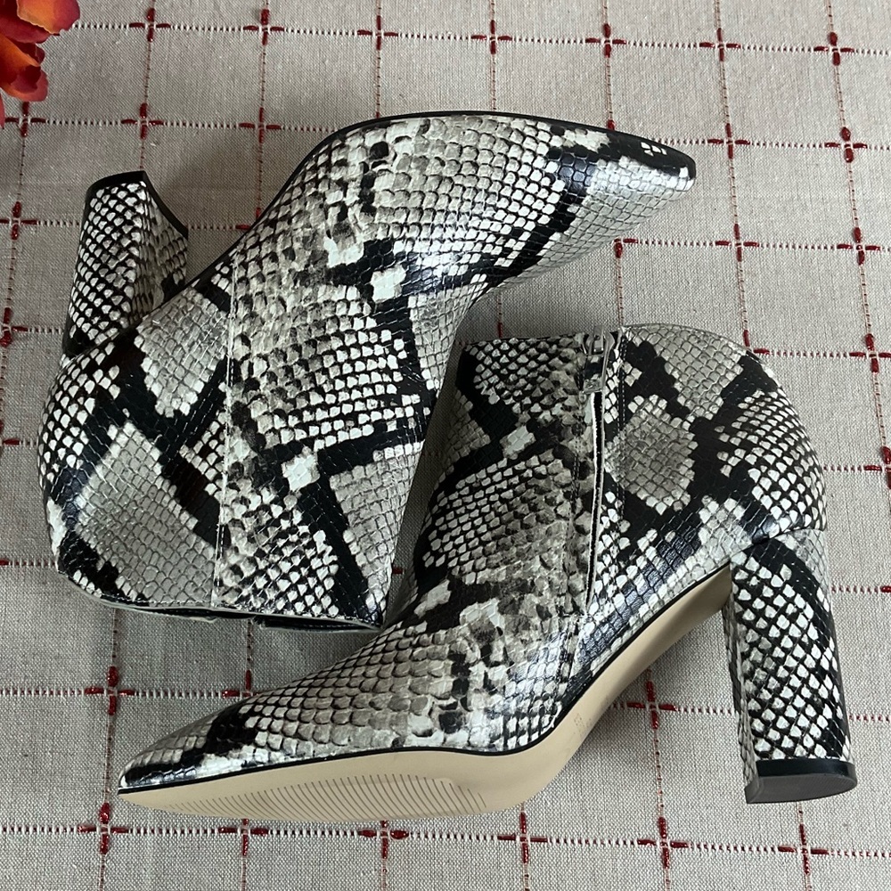 Marc Fisher “Unno” Snakeskin Embossed Ankle Boots Pointed Toe Heeled Bootie 6.5 - Picture 6 of 7